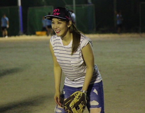 가수 길건이 한스타 여자 연예인 야구단에 합류, 14일 두번째 단체연습에 참가했다.(최재식 인턴기자)