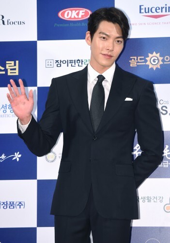 배우 김우빈과 신민아의 열애설이 불거진 가운데 두 사람의 나이 차이에 관심이 모아진다. (News1)