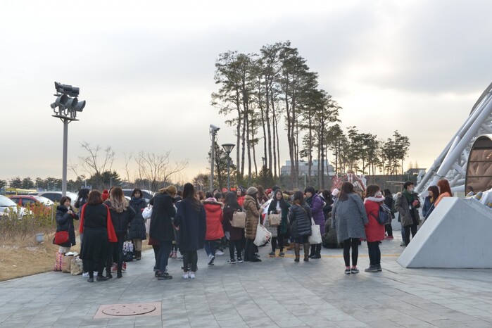 14일 신영이엔씨 경기전에 출전하는 레인보우 스타즈의 강인수(마이네임)를 보러온 팬클럽.