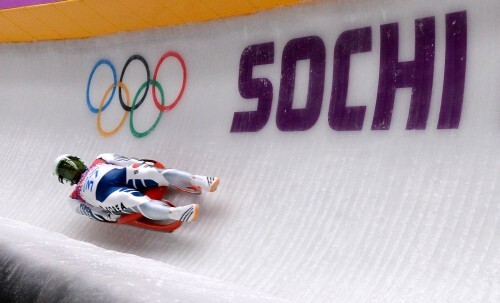 남자 싱글 루지에 출전한 김동현이 지난 10일(한국시각) 러시아 소치 산악클러스터에 산키 슬라이딩 센터에서 열린 루지 남자 싱글 3차시기에서 역주하고 있다. 사진=뉴스1