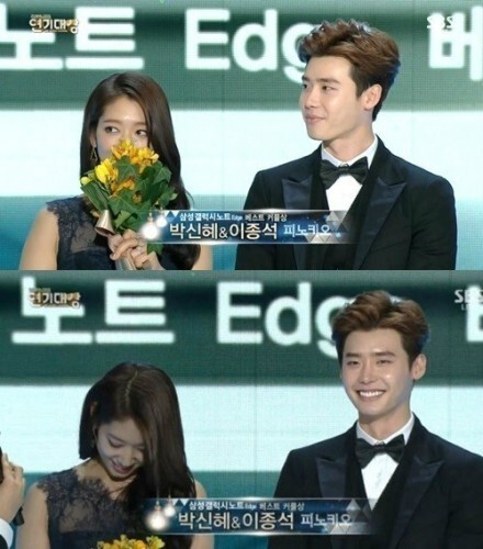 SBS 드라마 '피노키오'에서 커플로 열연 중인 이종석 박신혜가 카메라가 없을 때도 스킨십을 한다고 밝혀 놀라움을 안겼다. (SBS 연기대상 방송 화면 캡처)