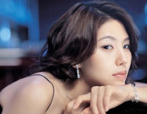 10년 전 오늘 2005년 2월22일 세상과 이별한 여배우 이은주. 도화지같이 순백한 영혼으로 팔색조의 연기를 선보였던 연기자로 기억된다.(뉴스1, 쇼박스)
