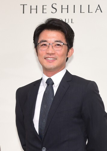 배우 안재욱이 6월1일 결혼한다. 예비신부는  11살 연하 뮤지컬 배우 최현주.  사진은 작년 10월 배우 박건형 결혼식때 모습.(조성호 기자)