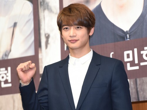 연예인 농구팀 샤이니 민호가 영화 '계춘할망'을 통해 스크린에 데뷔한다. 민호는 김고은이 연기하는 여고생 혜지의 남자친구 역을 맡았다. 두 대세 청춘스타의 캐스팅으로 '계춘할망'은 벌써부터 기대를 모은다. (뉴스1)