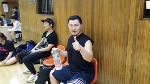 우먼 프레스의 마음이와 연습경기에 용병으로 합류한 양동근. 우먼 프레스와 함께 한 소감에 대해 양동근은 엄지손가락을 치켜들어 최고라는 말을 대신했다. (우먼 프레스 제공)