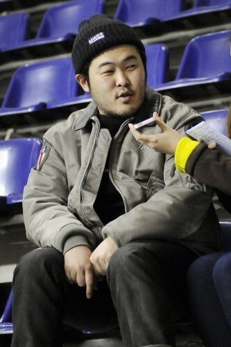 배우 김기방이 연예인 농구단 아띠에 입단했다. 김기방이 지난 2월5일 1회 한스타 연예인 농구대잔치 아띠와 더홀의 경기 중 인터뷰를 하는 모습. (한스타 자료)
