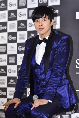 9일 유노윤호의 측근에 따르면 유노윤호의 입대일은 오는 7월 6일로 확정됐다. 현역으로 복무하며 입대 장소 등 세부적인 사항은 아직 확정되지 않았다. (뉴스1)