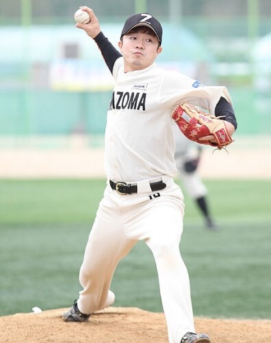 구속 110㎞대를 찍는 조마조마 구원투수 성대현은 야봉리그 연예기자와의 경기에서 5회 말 등판 1이닝을 무안타로 깔끔하게 막았다. (한스타DB)