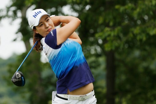 전인지(21·하이트진로)가 12일(현지시간) 열린 LPGA투어 US 여자오픈 4라운드에서 2번홀 티샷을 날리고 있다. 이날 전인지는 미국여자프로골프(LPGA) 투어 2015시즌 세 번째 메이저대회 US 여자오픈(총상금 400만 달러)에서 양희영(26)을 꺾고 역전우승을 차지했다. (AFP/뉴스1)