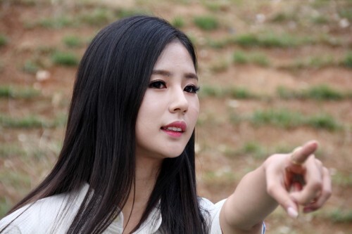 롯데자이언츠 '여신' 박기량이 3일 KBS 2FM '박명수의 라디오쇼에 출연했다. 박기량은 한스타 여자 연예인 야구단 소속이다. 박기량이 지난 6월 15일 고양 훼릭스 야구장에서 열린 제7회 한스타 연예인 야구대회 외인구단-조마조마 경기에 앞서 시타를 했다.(한스타DB)