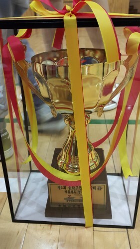 남자팀들 사이에서 획득한 3위 트로피. (우먼프레스 제공)