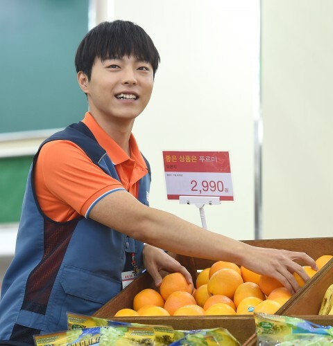 박시환이 6일 오후 경기도 남양주시 화도읍 세트장에서 진행 JTBC 드라마 '송곳'의 현장 공개 및 기자간담회에 참석해 극중 남동협 캐릭터와 자신의 성격을 비교했다. (News1star)