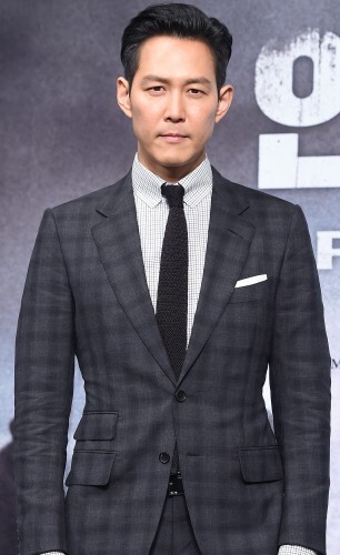 배우 이정재가 모친의 억대 빛으로 소송에 휘말렸다. (News1star) 