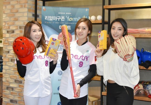 한스타 여자 연예인 야구단  단체훈련서 스크린 야구 대회를 펼쳤다. 서울 역삼동 리얼 야구장서 열린 경기서 배우 정혜원, 치어리더 정다혜, 영어 MC 박나경(왼쪽부터)이 각각 1,2,3위를 차지했다. 개그우먼 서성금도 박나경과 공동 3위를 기록했다.(천훈 객원기자)