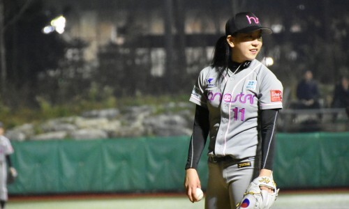 박지아 상반신