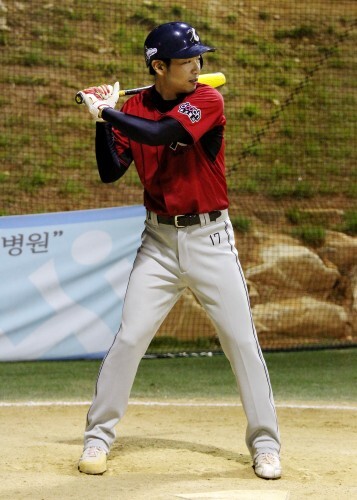 공놀이야 이종혁이 출연한 영화 '파일'이 10일 개봉한다. 사진은 6월22일 조마조마와 공놀이야 경기서 타자로 나선 이종혁. (한스타DB)