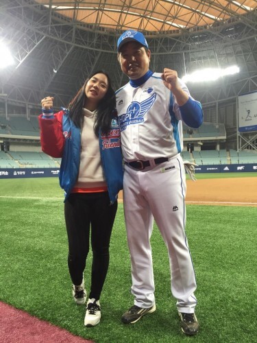 희망더하기 자선야구대회를 주최한 양준혁 야구재단 이사장과 함께 한 박지아. (박지아 페이스북)