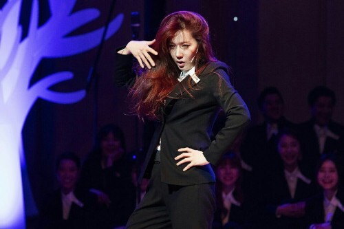 지난 10일 연세대 백주년 기념관 콘서트홀에서 열린 '액츠29 연예인 합창단 공연에서 열창하고 있는 길건. (길건 제공)