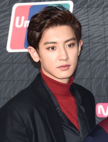 엑소 찬열이 2일 홍콩 아시아 월드 엑스포(Asia World-Expo)에서 열린 아시아 음악 시상식 ‘2015 MAMA(Mnet Asian Music Awards, 엠넷 아시안 뮤직 어워즈)에 참석해 포즈를 취하고 있는 모습.(뉴스1)