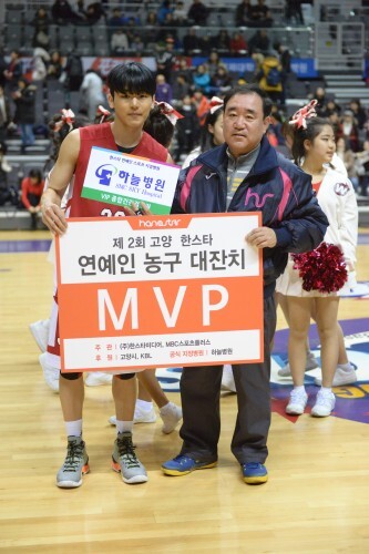 14일 오후 7시 신영이엔씨 경기전에 출전한 레인보우 스타즈의 강인수가 MVP를 수상했다.