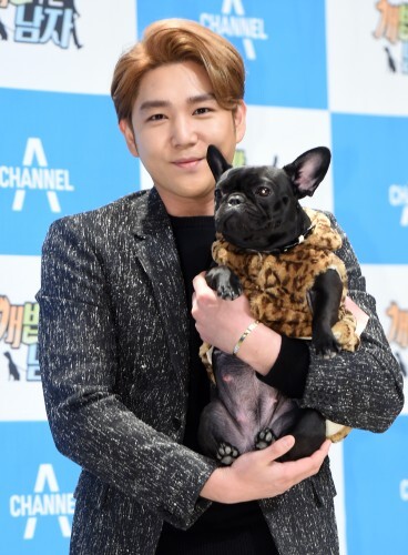 '개밥 주는 남자' 제작간담회에 참여한 슈퍼주니어 강인이 포즈를 취하고 있다. (News1star)