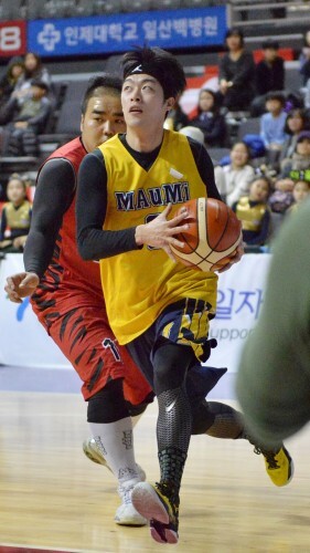 28일 열린 제 2회 고양 한스타 연예인 농구대잔치 더홀과 마음이의 경기. 마음이 송태윤이 팀내 최다득점을 하며 MVP를 노리고있다.