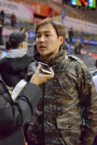 지난 28일 예체능과 신영이엔씨의 경기가 펼쳐졌다. 이날 신영은 예체능에게 46-59로 패배했다.(김효진 인턴기자)