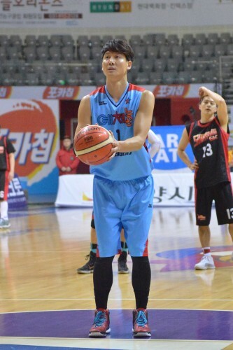 28일 고양체육관에서 예체능과 신영이엔씨의 예선 2번재 경기가 펼쳐졌다. 예체능팀의 주장 곽희훈은 25득점으로 팀내 최다득점에 성공했다.(김효진 인턴기자)
