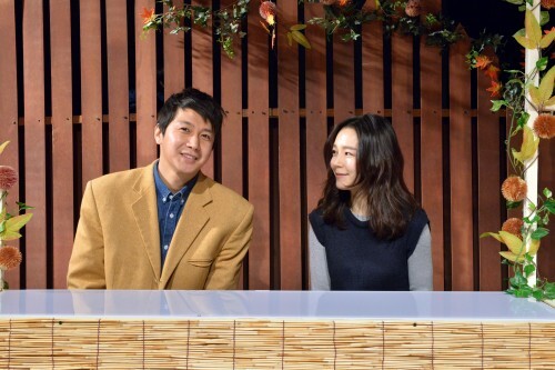 극 중 박만진 역의 김승현이 자신이 사랑하는 최씨 가족 막내딸 국희역의 이영윤과 극 중 한 장면을 연출하고 있다. (김효진 인턴기자)