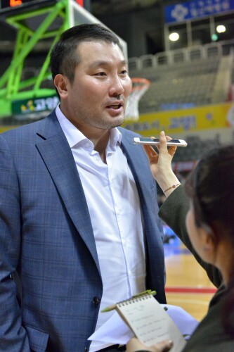 지난 2일 고양체육관에서 진혼과 더홀의 예선전 경기가 펼쳐졌다. 이 날 진혼은 68-33으로 더 홀을 꺾고 2연승을 차지했다. (김효진 인턴기자)